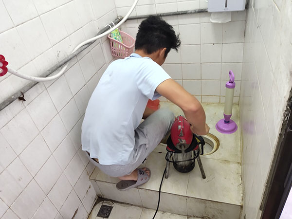 徐州肥皂掉到马桶里把马桶堵住了怎么办？马桶堵住了怎么办